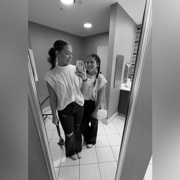 Meet your Posher, Addyson - Picture 1 of 1